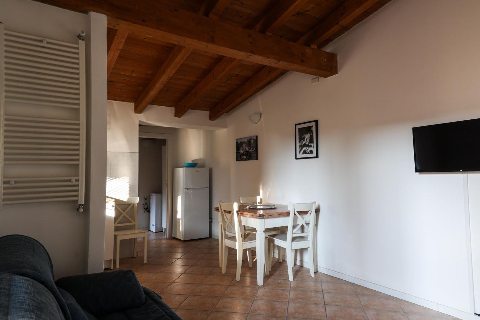Apartamento La Casa Di Rosy Oleggio Exterior foto